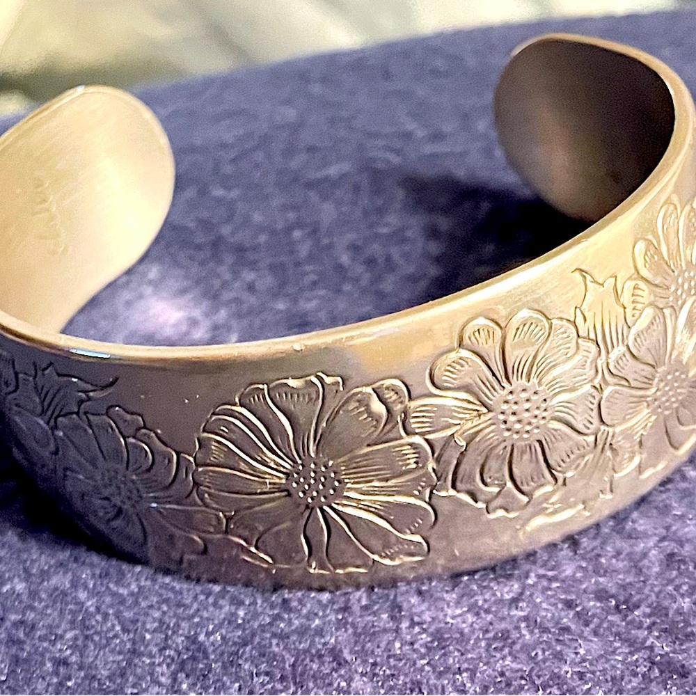 Vintage Kirk Steiff pewter cuff. Aster flower pattern. Signed.